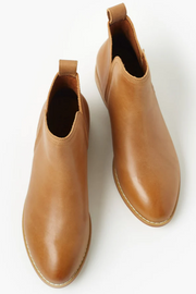 Walnut Douglas Leather Boot // Tan