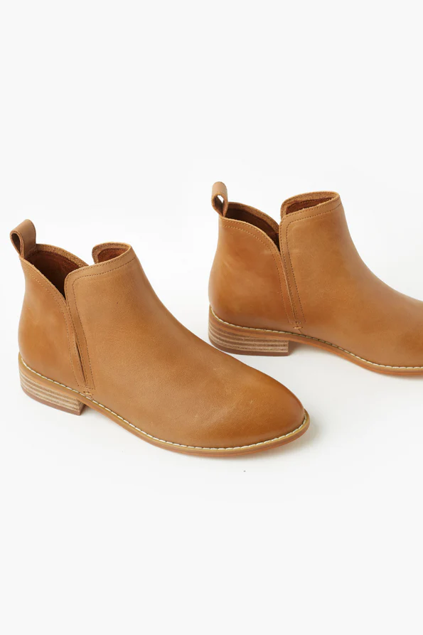 Walnut Douglas Leather Boot // Tan