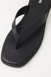 Mollini Juliena Thongs // Black Leather