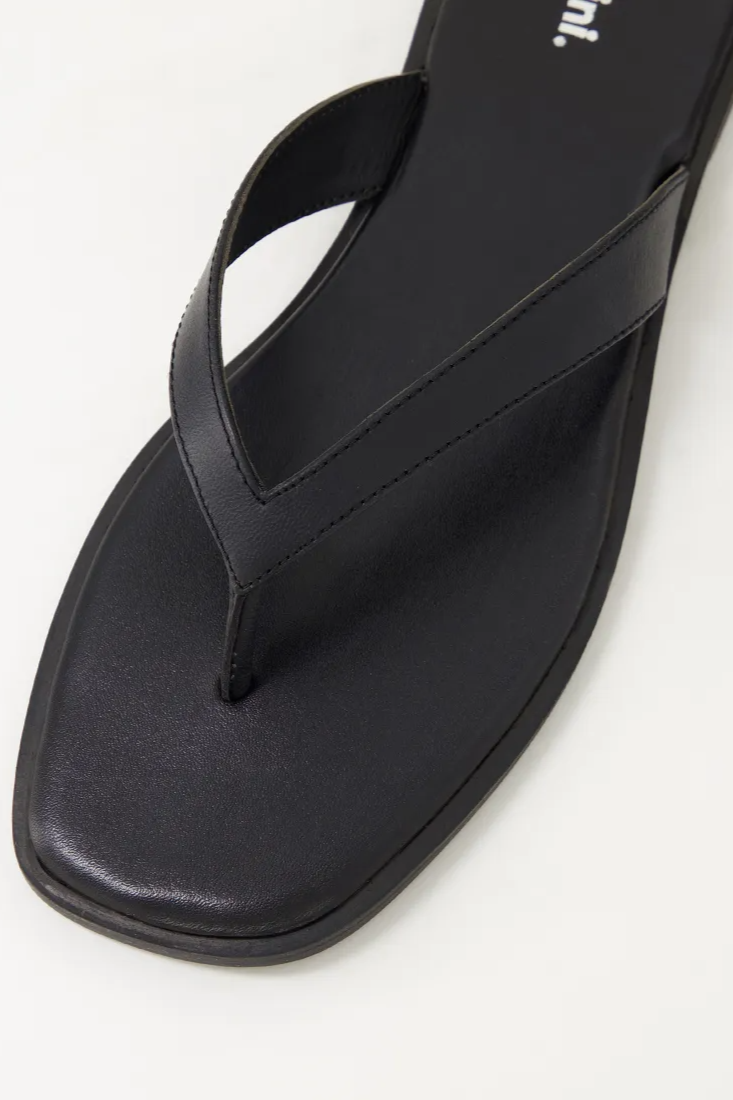 Mollini Juliena Thongs // Black Leather