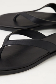 Mollini Juliena Thongs // Black Leather