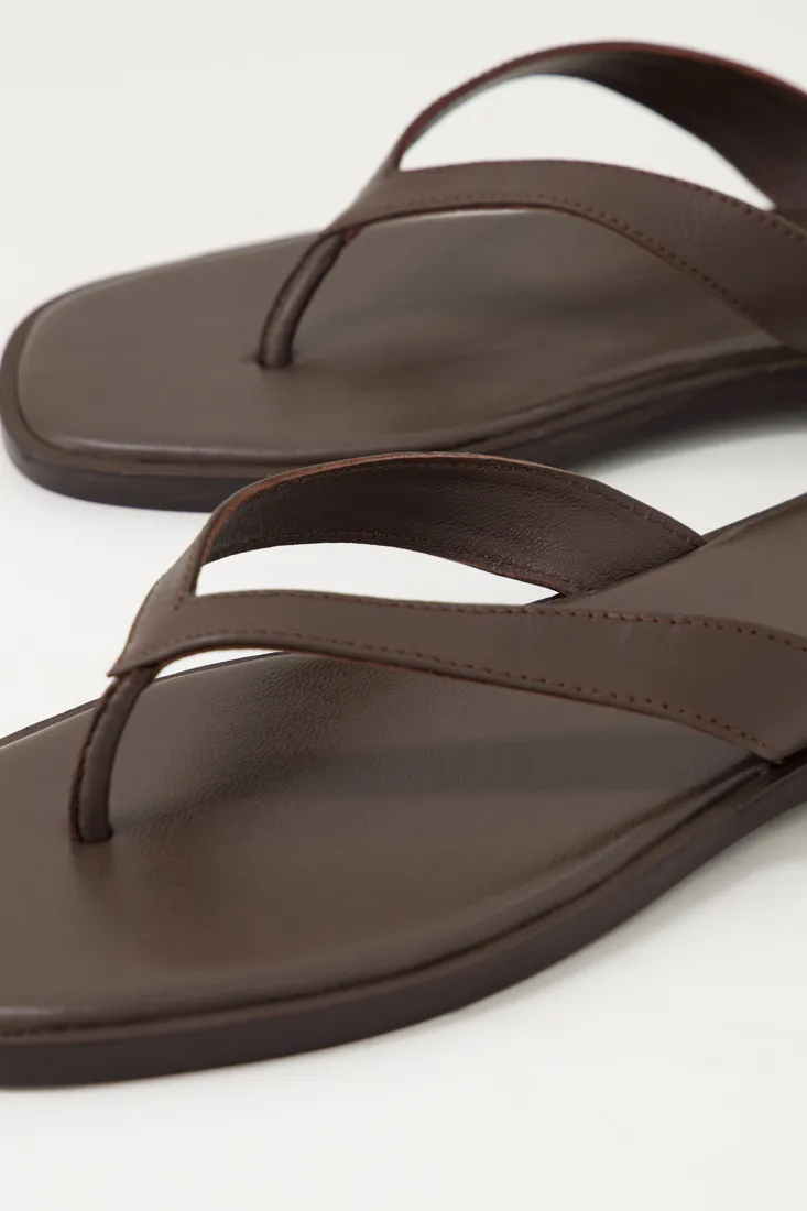 Mollini Juliena Thongs // Brown Leather